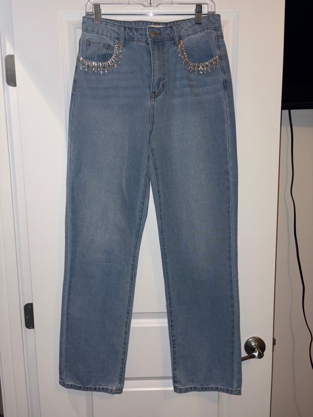 tgla | Light Wash Rhinestone Pocket Straight Leg Jeans